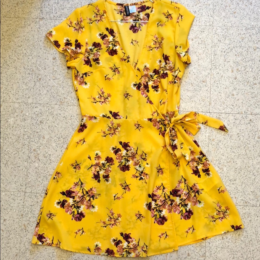 H&M Divided wrap dress